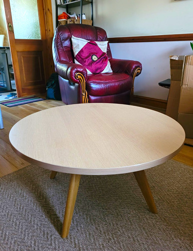 Round light wood coffee table - light,
